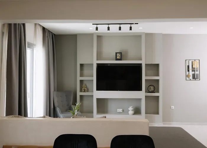 Finest With Private Pool & Hot Tub At Villa