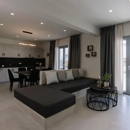 Finest With Private Pool & Hot Tub At 빌라